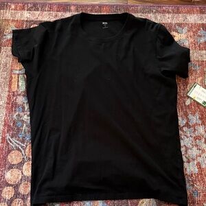 Uniqlo Men's Jet Black Short Sleeve Tee